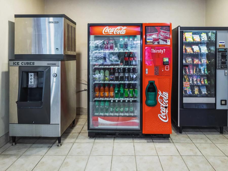 Red Roof PLUS+ South Deerfield - Amherst Vending Image
