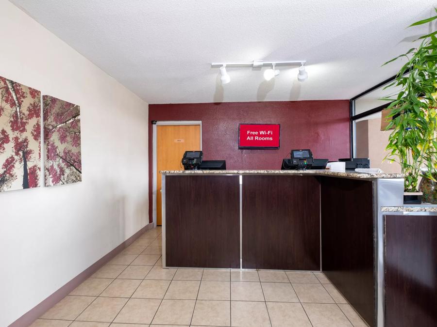 Red Roof Inn Kenly – I-95 Front Desk Image