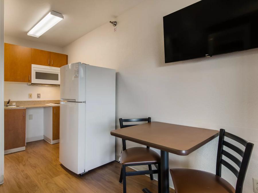 HomeTowne Studios Denver - Glendale/Cherry Creek Kitchenette Image