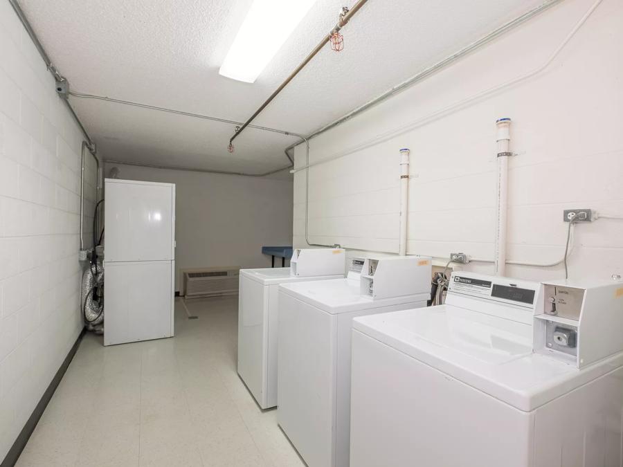 Red Roof Inn Dumfries – Quantico Laundry Image