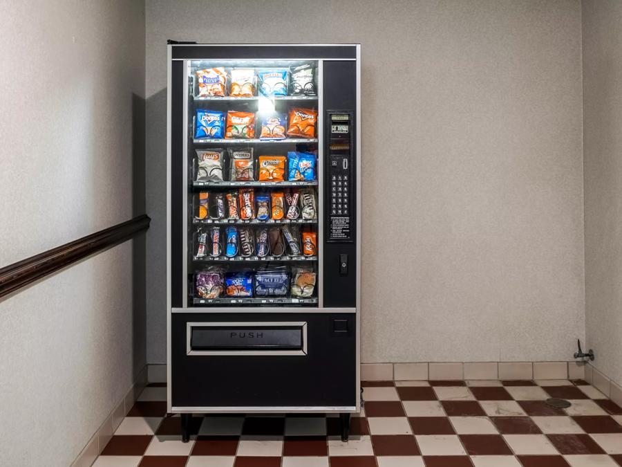 Red Roof Inn Hendersonville Vending Image