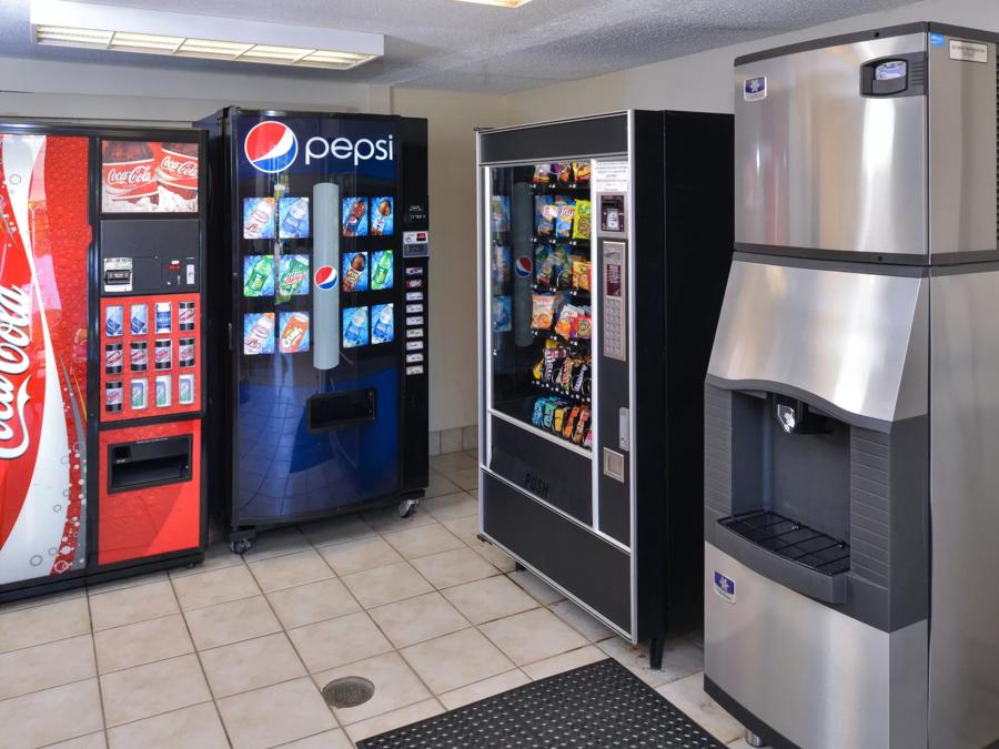 Red Roof PLUS+ Chicago - Northbrook/ Deerfield Vending Image