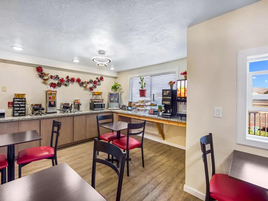 Red Roof Inn & Suites Medford - Airport  breakfast Image