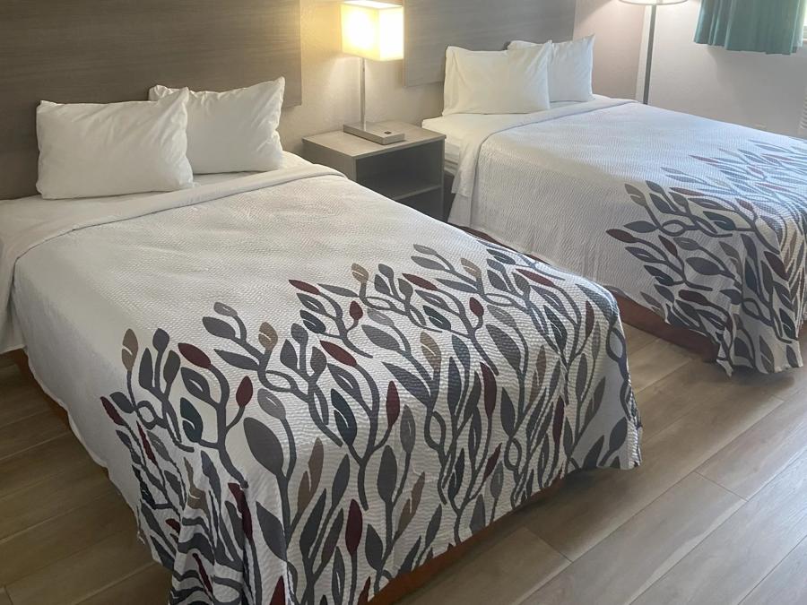 Deluxe 2 Full Beds Image
