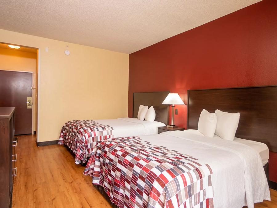 Red Roof Inn & Suites Indianapolis Airport Deluxe 2 Full Beds Non-Smoking Image