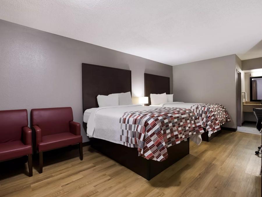 Red Roof Inn & Suites Statesboro - University Deluxe 2 Full Beds Non-Smoking Image