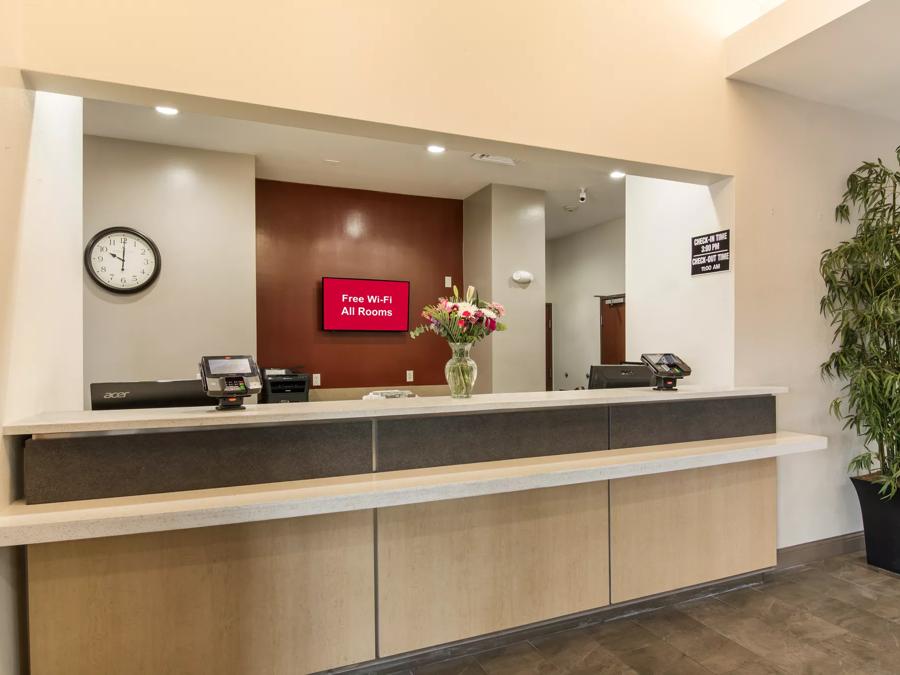 Red Roof Inn Panama City Front Desk Image