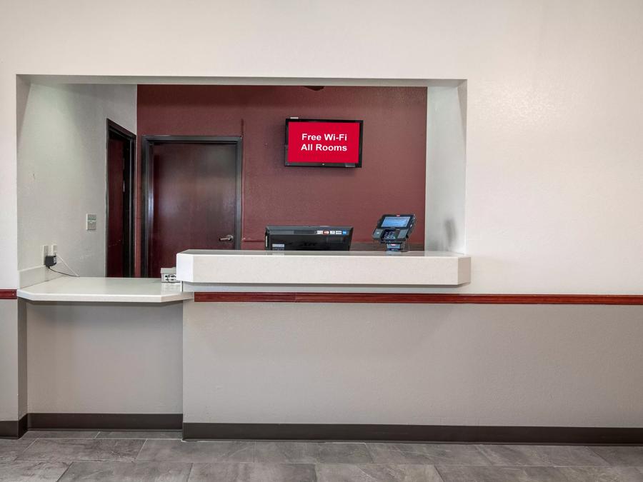 Red Roof Inn Hartselle Front Desk Image