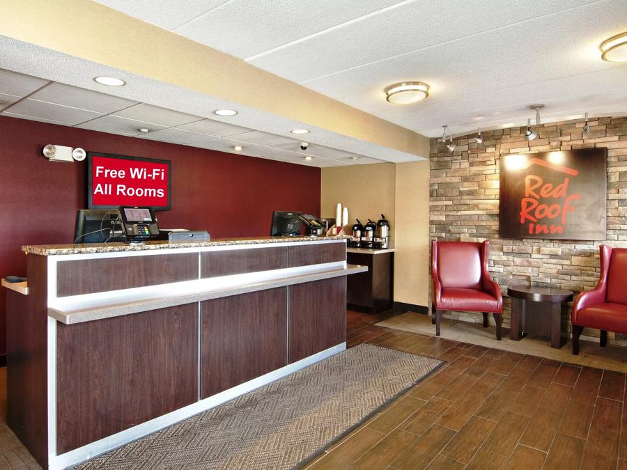 Red Roof Inn Charleston - Kanawha City, WV Front Desk and Lobby