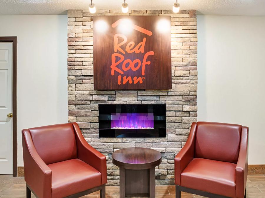 Red Roof Inn Indianapolis East Sitting Area Image