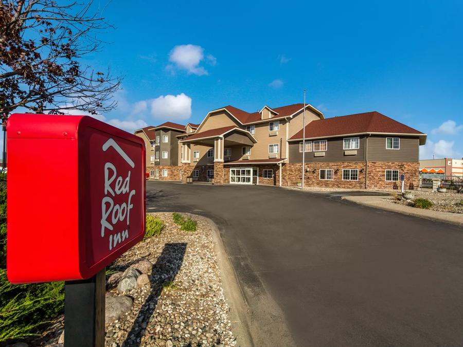 Red Roof Inn & Suites Omaha - Council Bluffs Image