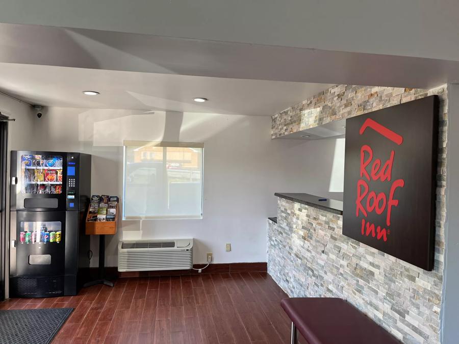 Red Roof Inn Kimball, TN - I-24 Front Desk Image