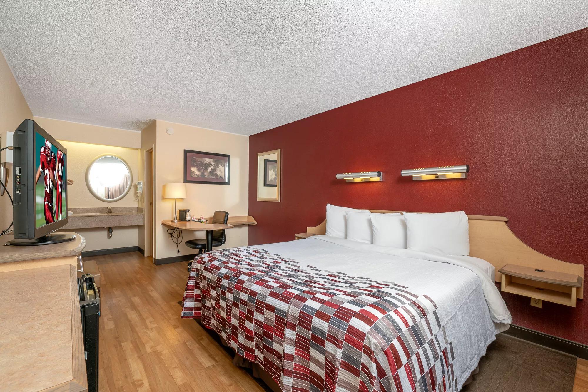 Red Roof Inn Syracuse Single King Bed Room Image Details