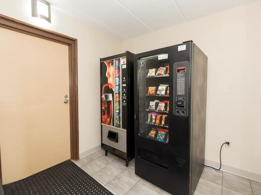 Red Roof Inn Annapolis Vending Image