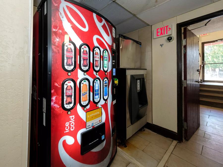 Red Roof Inn Jacksonville - Cruise Port Vending Image