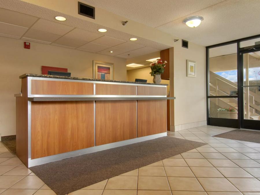 Red Roof Inn Dayton - Fairborn/Nutter Center Front Desk and Lobby Image