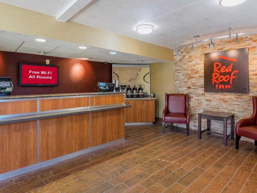 Red Roof Inn Jacksonville Airport Front Desk and Lobby Image