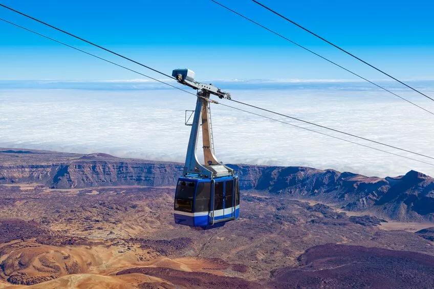 chair lift up a mountian