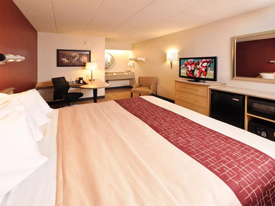 Red Roof Inn Louisville East - Hurstbourne Superior King Bed Smoke Free Image