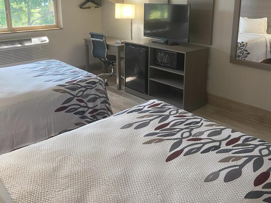 Deluxe 2 Full Beds Image