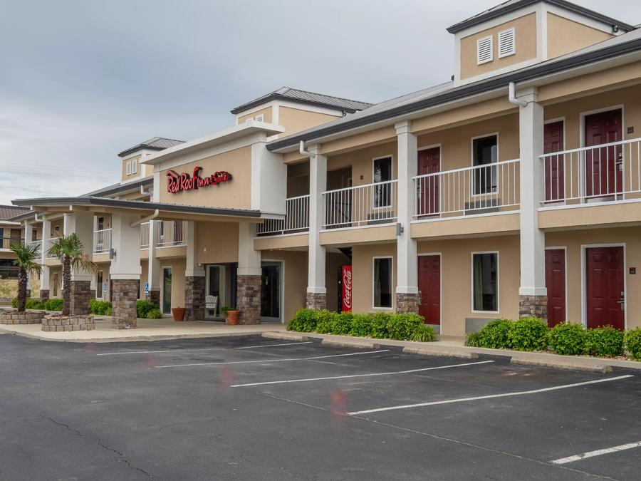 Red Roof Inn & Suites Calhoun Exterior Property Image