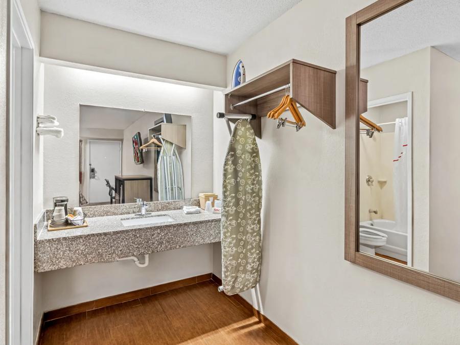 RRI131_Bathroom 1 PRO Approved 9-12-25 Image