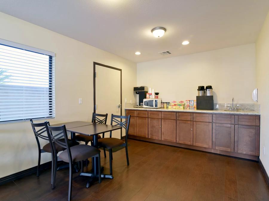 Red Roof Inn Bakersfield Lobby Image
