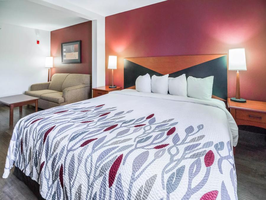 Red Roof Inn Etowah – Athens, TN Superior King Room Image Details