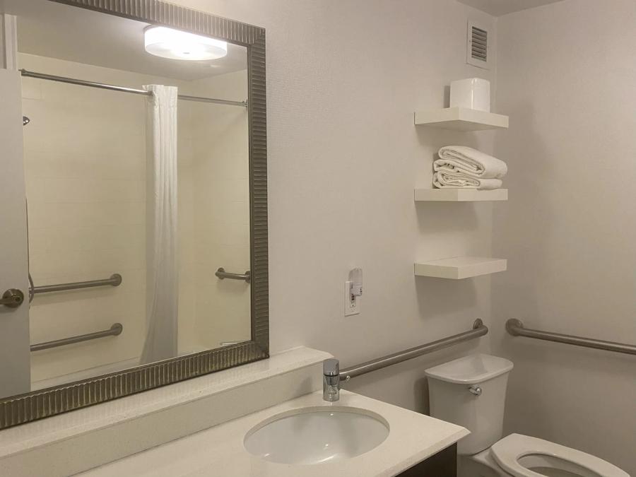 Superior King Smoke Free Bathroom