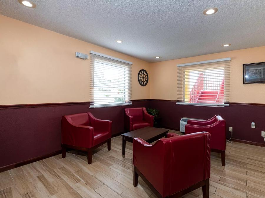 Red Roof Inn Valdosta - University Lobby Image