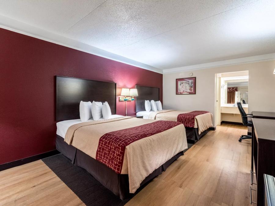 Red Roof Inn & Suites Clinton, TN Double Bed Room Image Details
