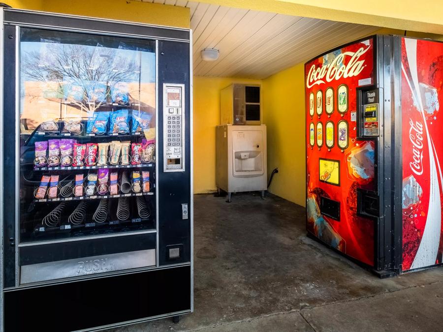 Red Roof Inn Valdosta - University Vending Image