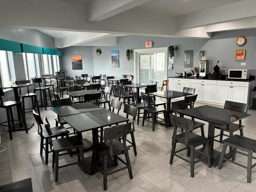 Admiralty Inn & Suites - a Red Collection Hotel Breakfast Area Image