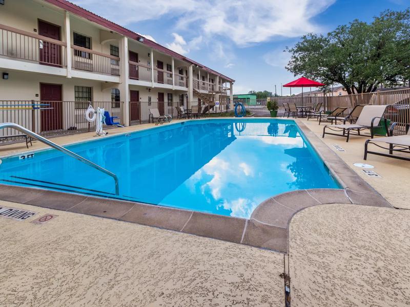 hotel pool - outdoor pool