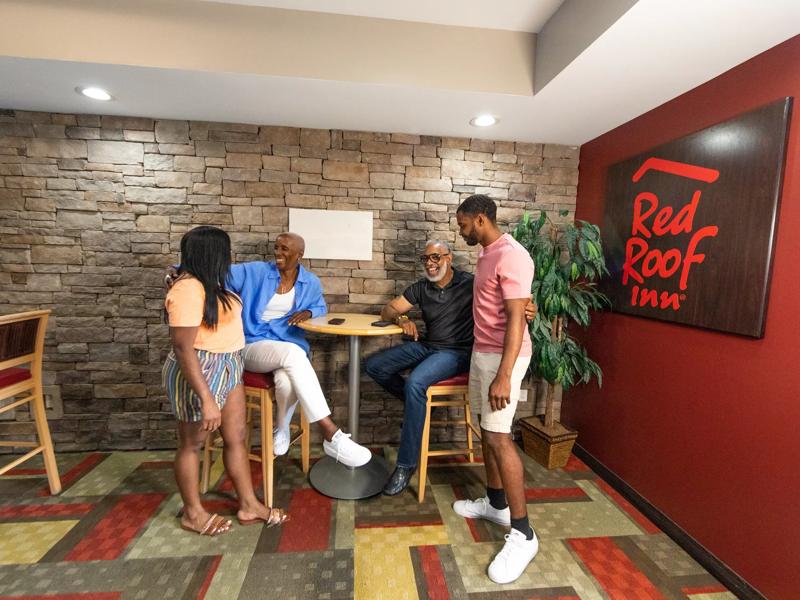 Red Roof Inn Family & Lobby