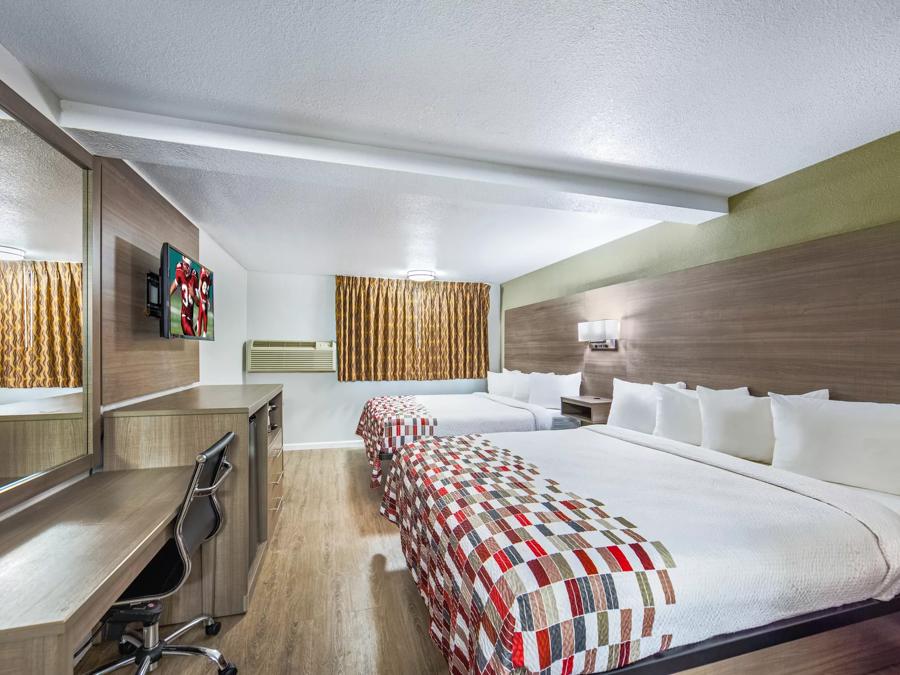 Red Roof Inn & Suites Medford - Airport Superior 2 Queen Beds Smoke Free Image