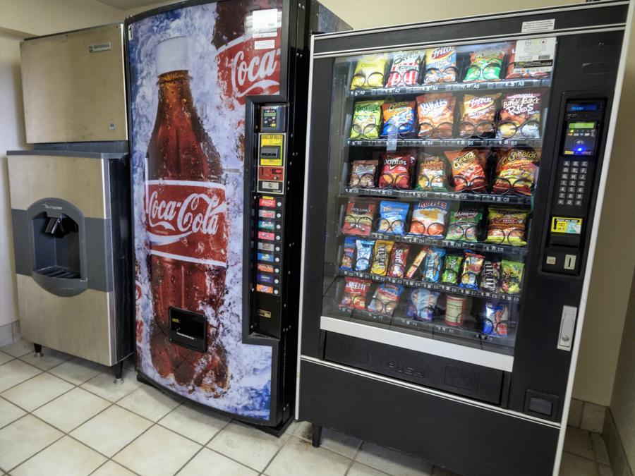 Red Roof Inn Lafayette, LA Vending Image