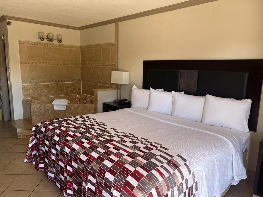  Red Roof Inn College Station Deluxe King with Jetted Tub Non-Smoking Image