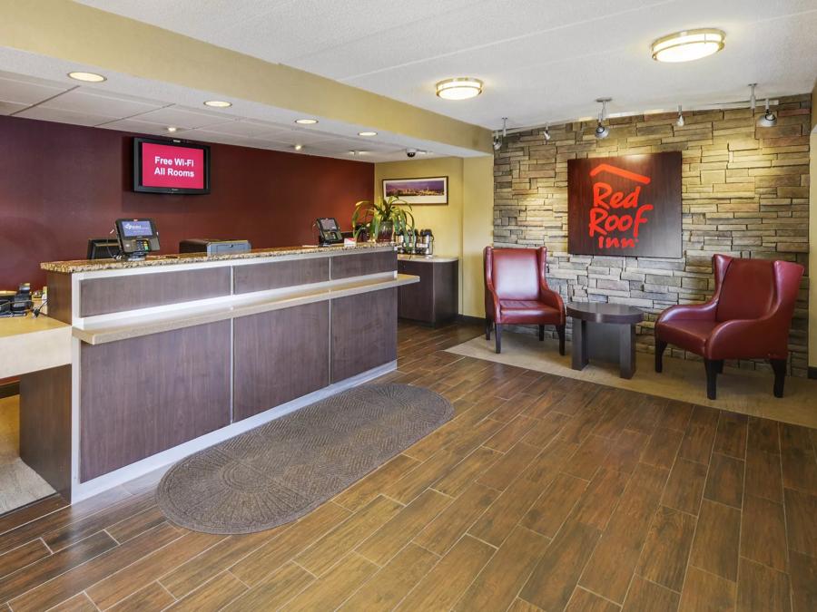 Red Roof Inn Richmond South Front Desk and Lobby Image