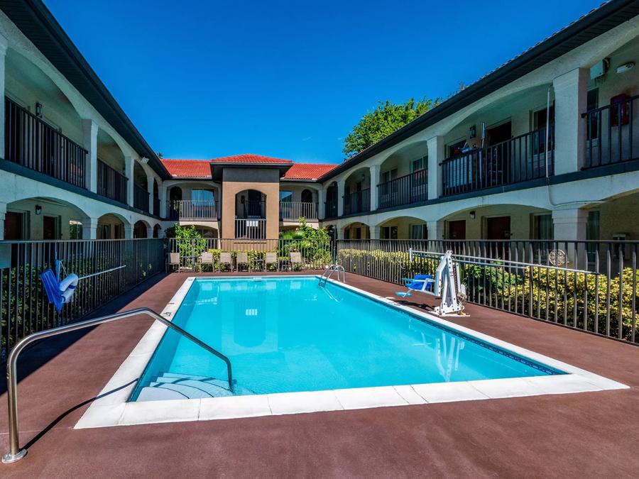 Red Roof Inn Orlando South - Florida Mall Pool Image