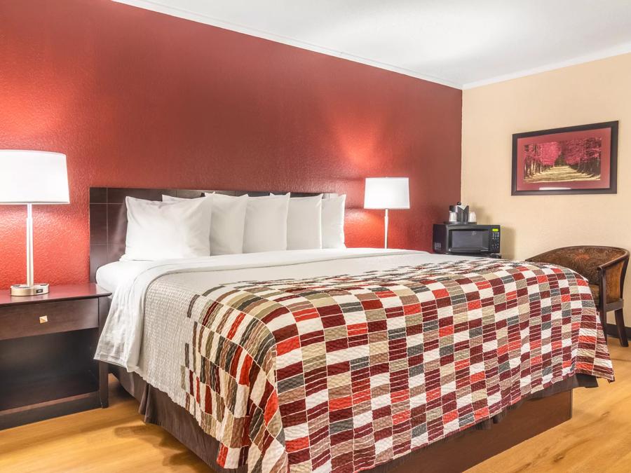 Red Roof Inn Ashtabula - Austinburg Superior King Room Non-Smoking Image
