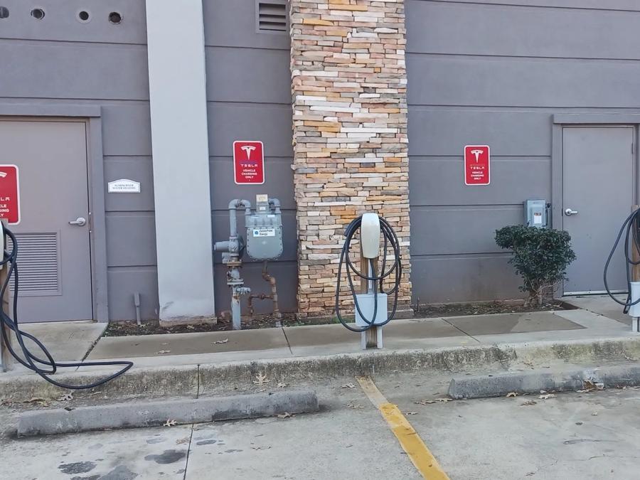 956-Charging-Station (1.12.23)