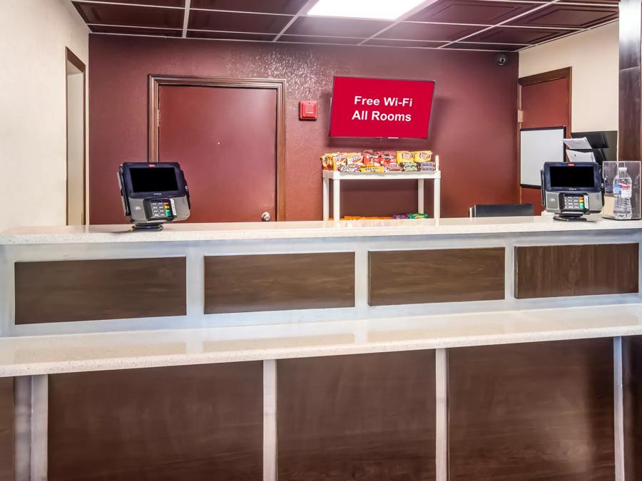 Red Roof Inn Chicago - Alsip Front Desk Image