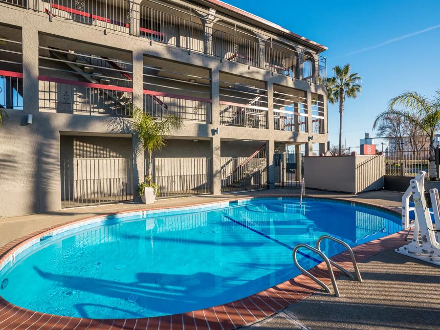 Red Roof Inn Stockton Pool Image