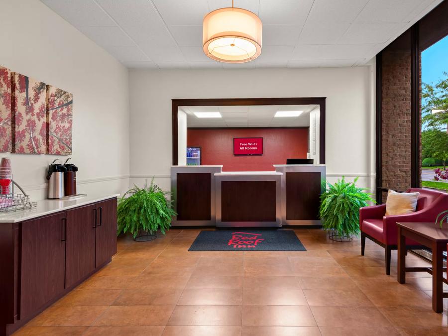 Red Roof Inn Norwich Front Desk Image