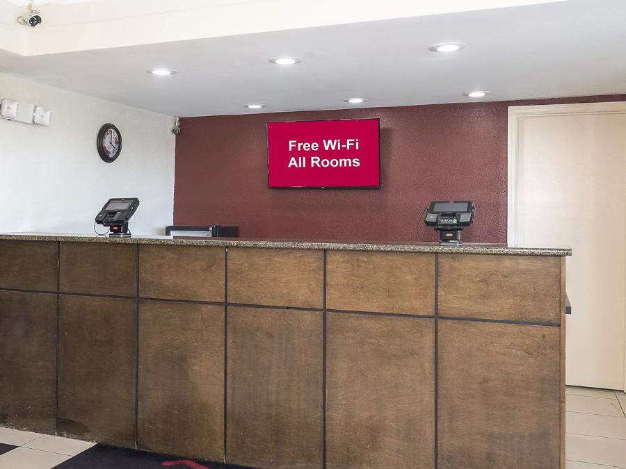 Red Roof Inn Bloomington - Normal/University Front Desk Image