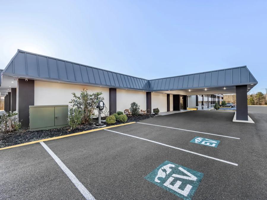 HTS1561_EV Charging Station PRO Approved 1-15-26 image