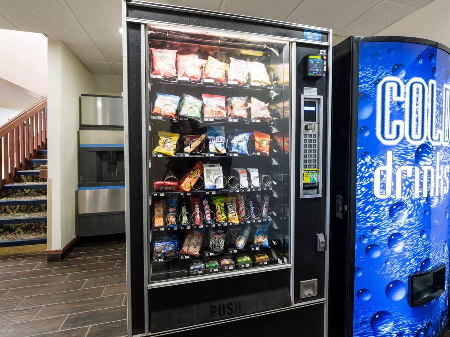 Red Roof Inn Auburn Vending Image