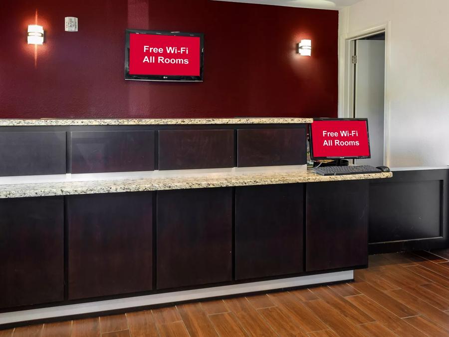 Red Roof Inn Helen Front Desk Image