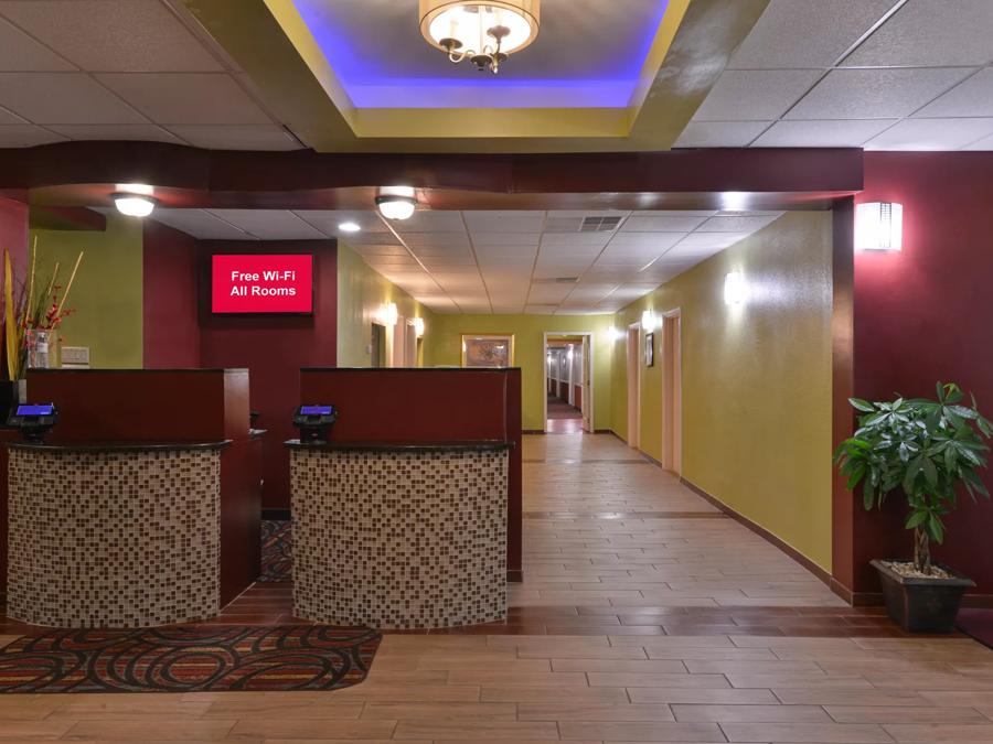 Red Roof Inn Chambersburg Front Desk and Lobby Area Image